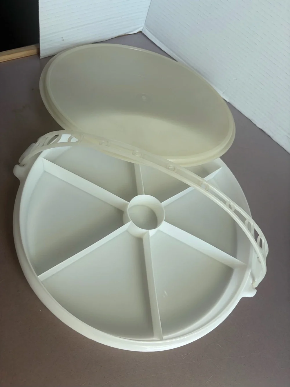 Tupperware Cream White Round Food Storage Lid